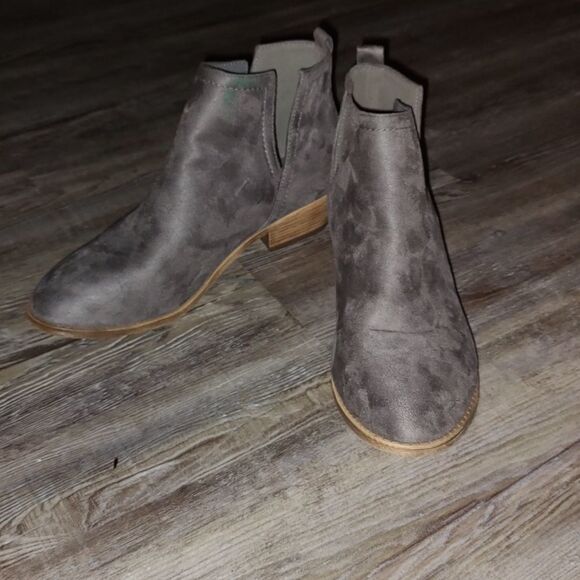 Gray Suede Ankle Boots  Sz 8.5 - Picture 1 of 7